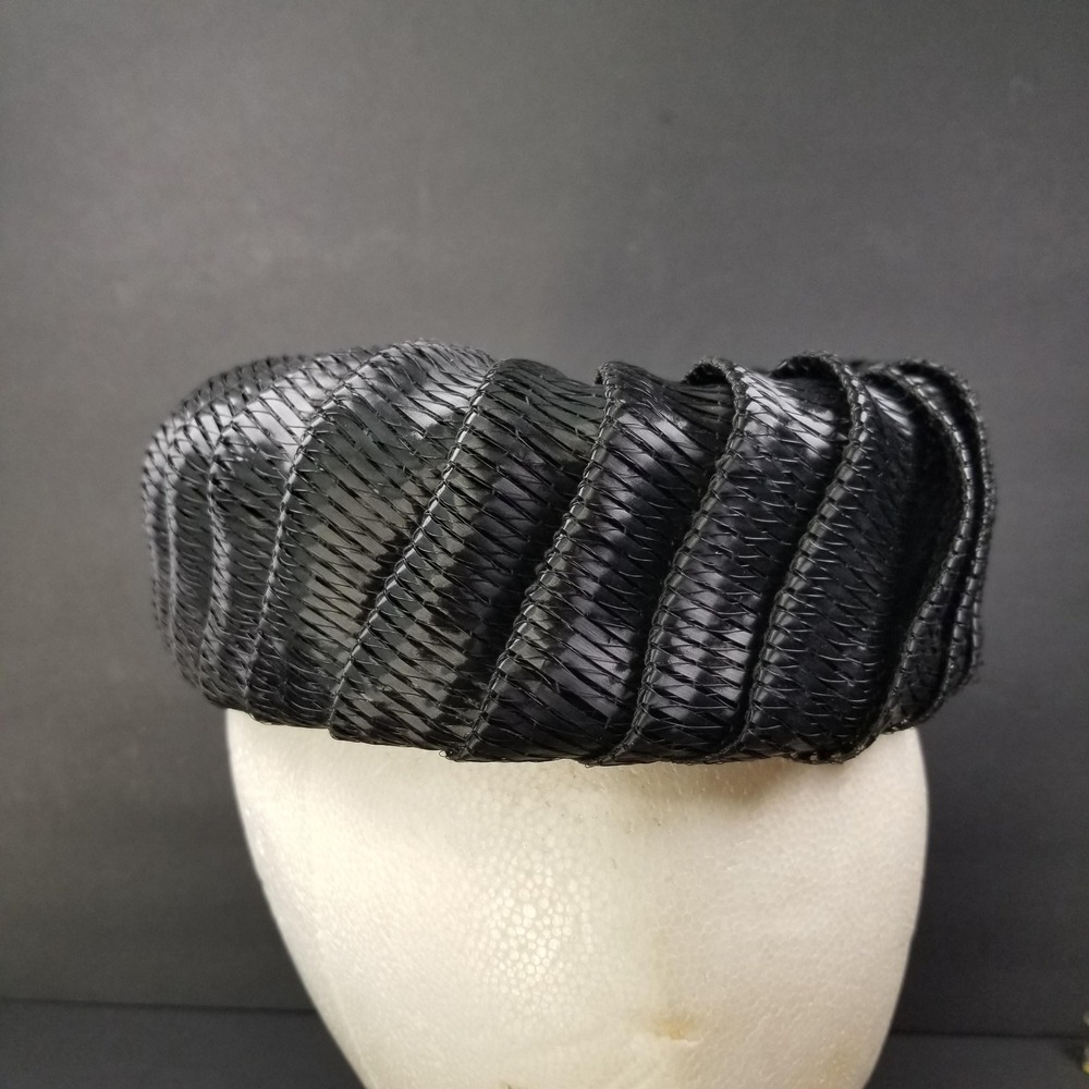 Reggi of Wilshire Vintage Black Woven Pleated Pillbox Hat Paris New York Pinup - Picture 2 of 9